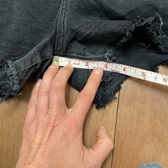 Paige Margot mini Shorts high rise Noir Studded Heart, black distressed, sz 29 - Picture 11 of 12